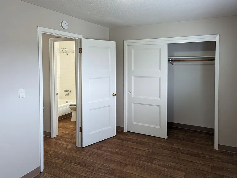 2855 Front 2865 St NE — Photo 28