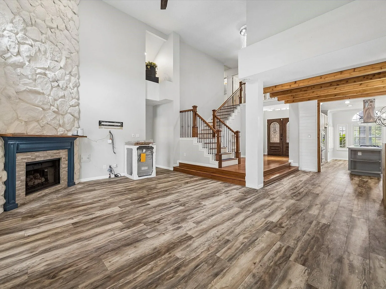 4 bed, 2.5 bath, 2447 sqft, $2,400 — Photo 2
