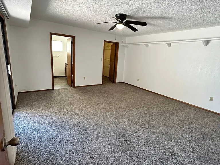 2401 Cosnina Dr — Photo 21