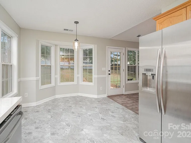 1247 Spring View Ct — Photo 2