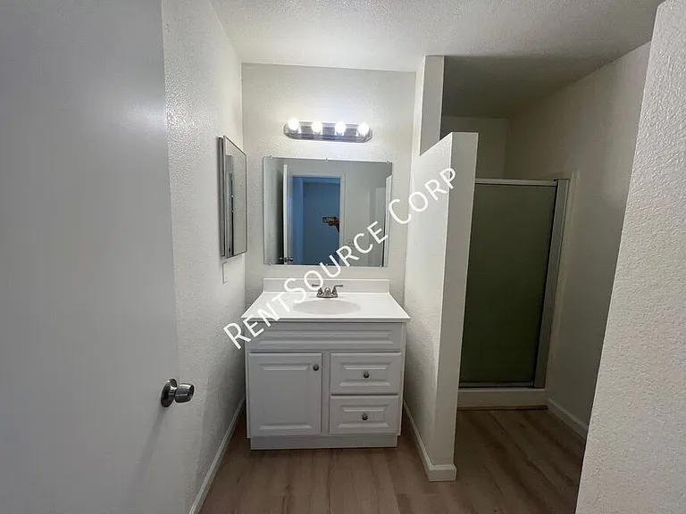 841 Chateau Way — Photo 18