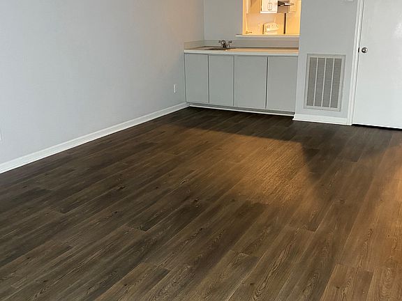 5th image of 2048 16th St NE #2048