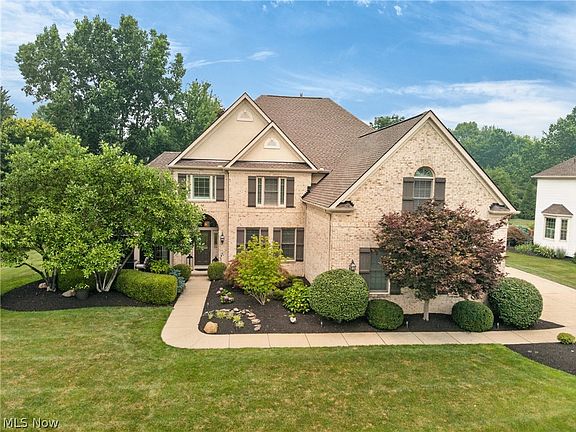 3rd image of 28948 Weybridge Dr