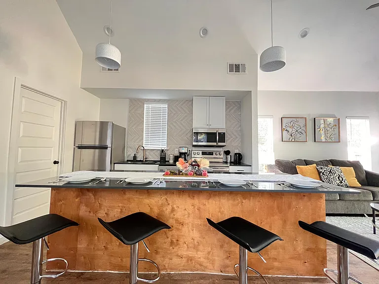 3815 Hamilton Ave — Photo 6