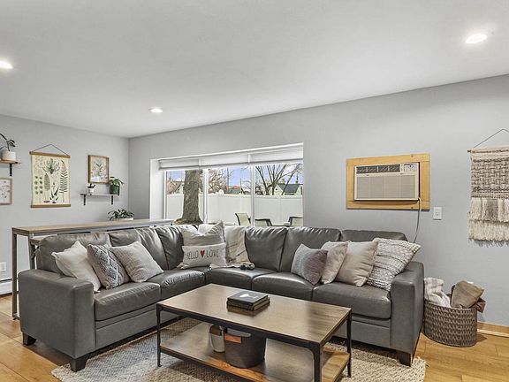 2nd image of 1014 Spaight Street #9