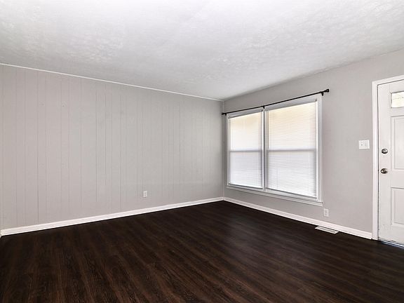 3rd image of 9600 Shoshone Way