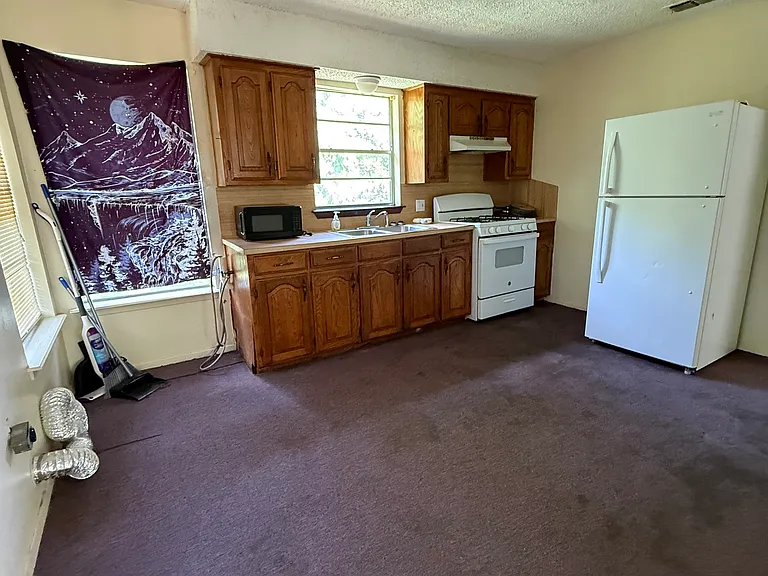 374 W Blackbourn St — Photo 4