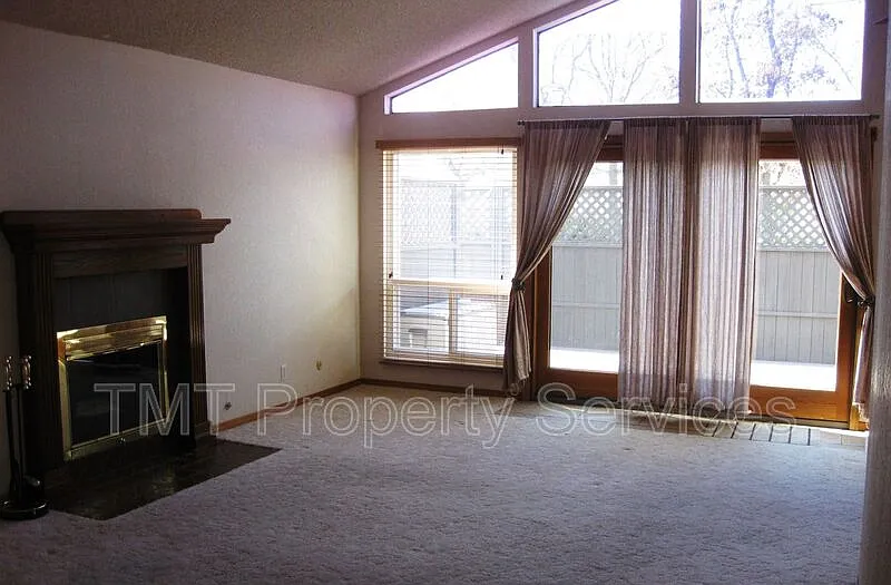 3 bed, 2.0 bath, 1471 sqft, $3,200 — Photo 3