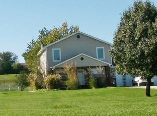 621 E 1750th Rd, Baldwin City, KS 66006