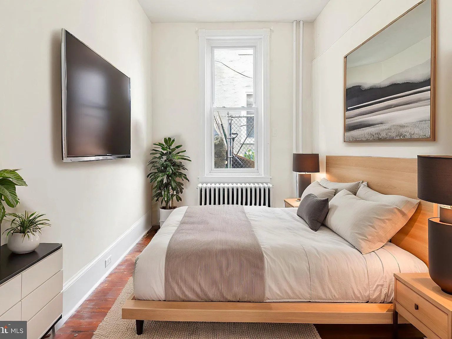 2 bed, 1.0 bath, $1,275 — Photo 2
