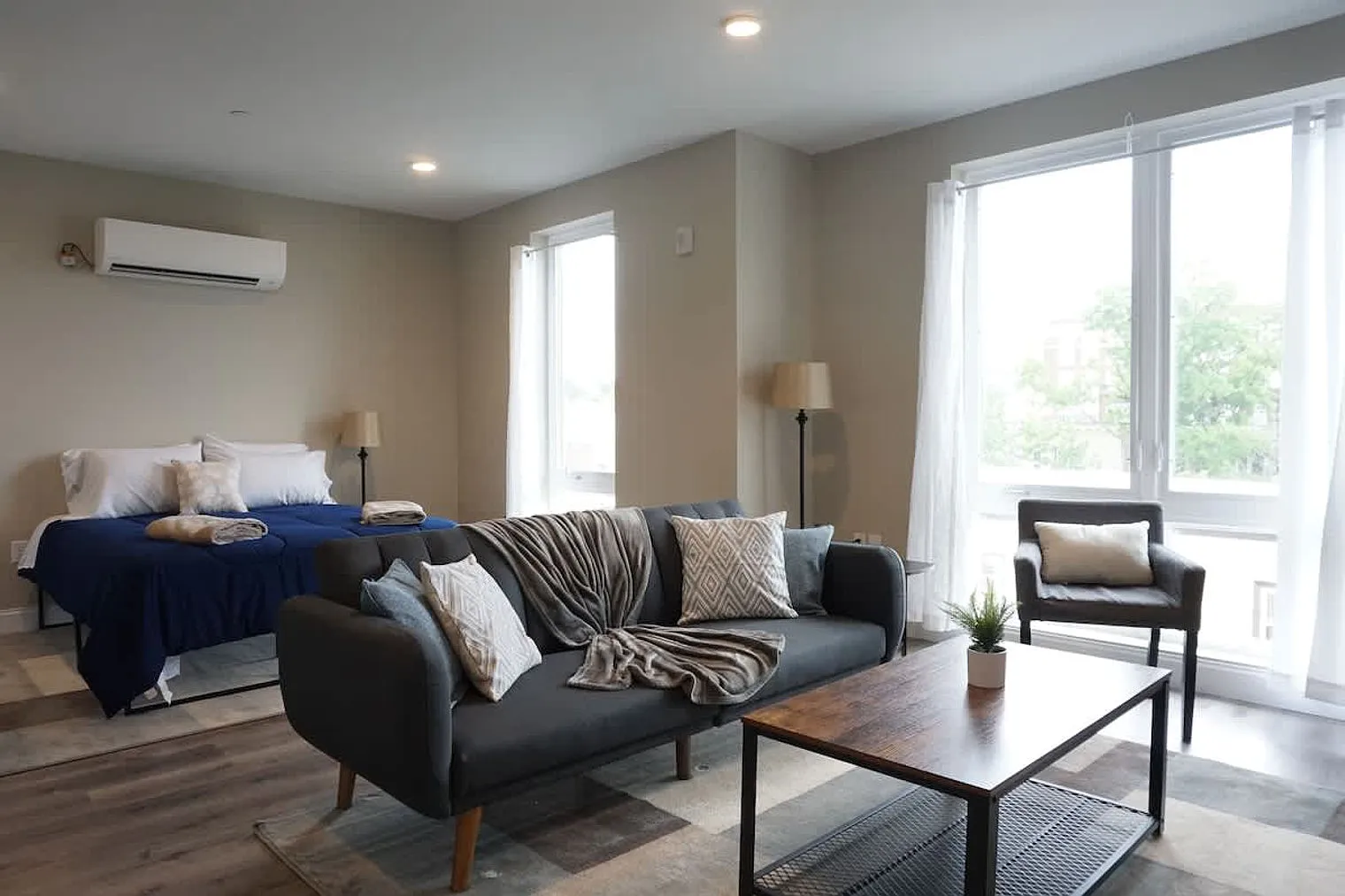 1 bed, 1.0 bath, 570 sqft, $3,716 — Photo 3