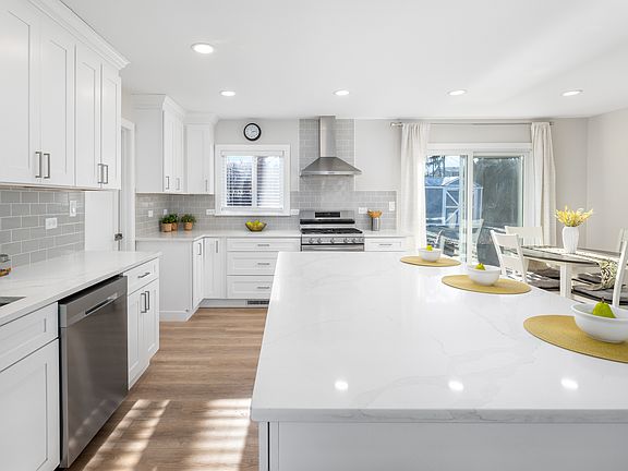 3rd image of 513 Hingham Ln