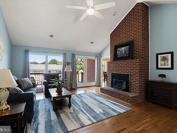 3rd image of 115 Montmorency Dr