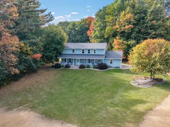 8307 Mulberry Ln, Pulaski, WI 54162