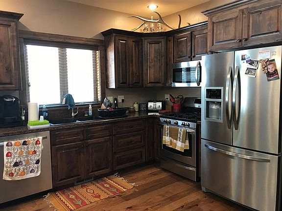 4th image of 702 W Sylvan Cir