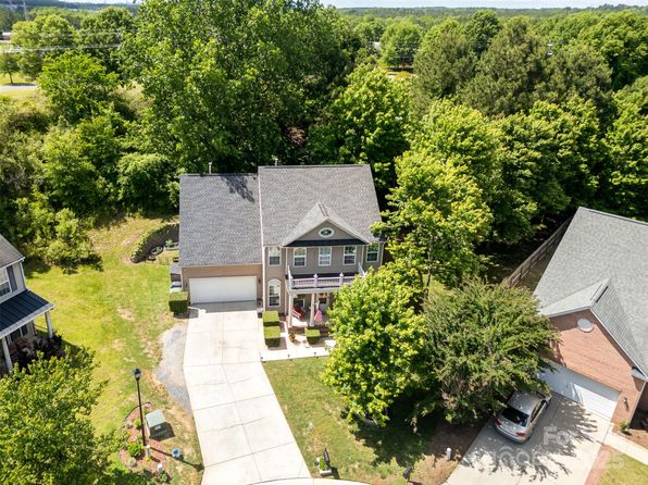 812 Thornapple Ct, Lake Wylie, SC 29710