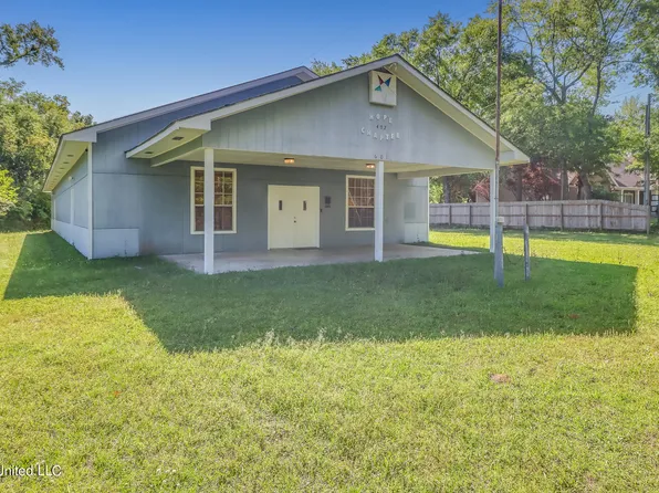 601 Bouslog St, Bay St Louis, MS 39520