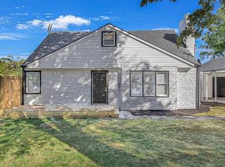 5545 NW Meadowvale Dr, Kansas City, MO 64151