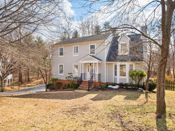 1143 Raintree Dr, Charlottesville, VA 22901