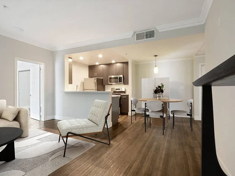 The Plaza Apartments — Photo 27