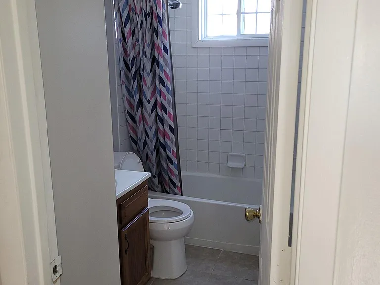 90 Marchmont Dr — Photo 3