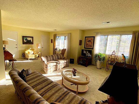 3rd image of 613 E Thompson St #613