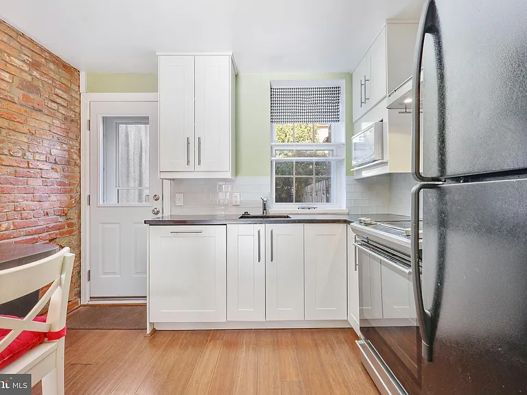 24 E Hamburg St — Photo 8