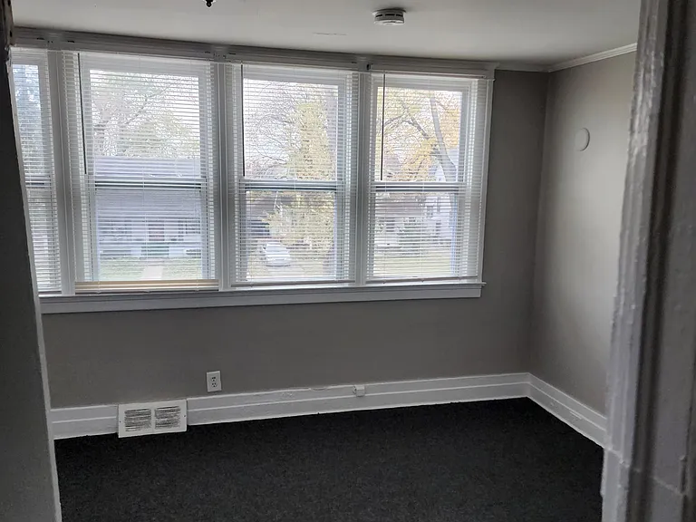 222 Eason St — Photo 13