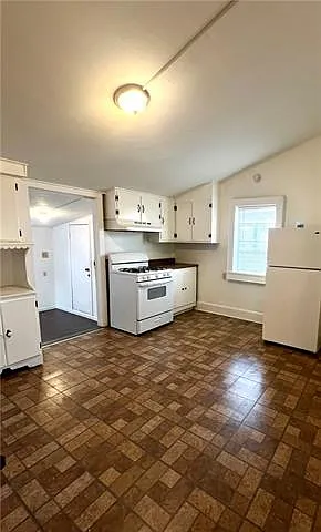 8526 Willow St — Photo 5