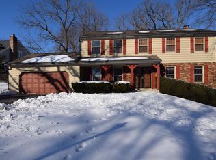 650 Oakview Dr, Algonquin, IL 60102