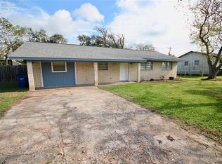 8911 W 1st St, Needville, TX 77461