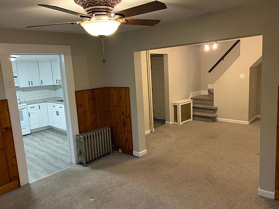Living/dining area off the kitchen and living area