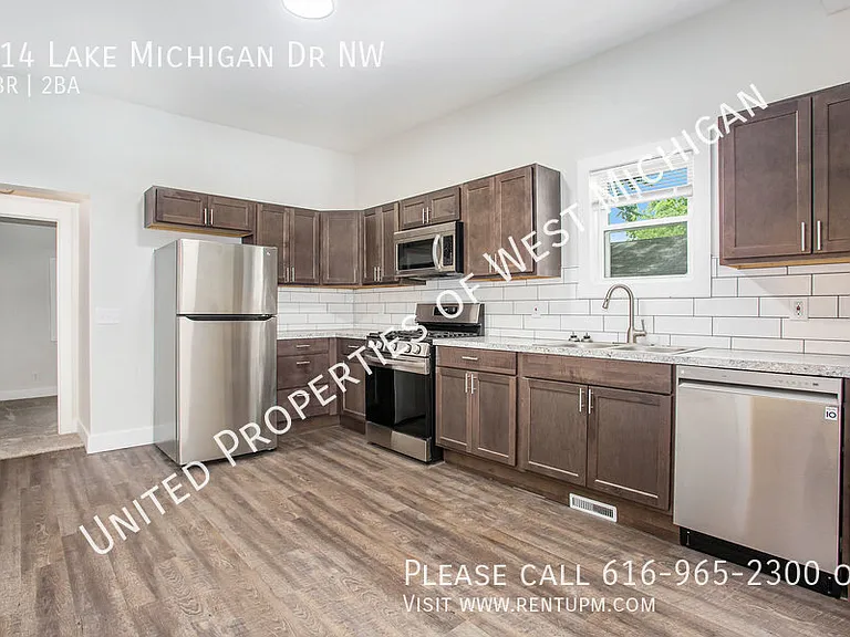 614 Lake Michigan Dr NW — Photo 13