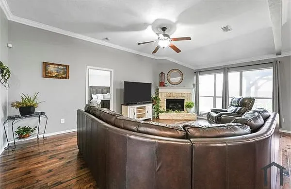 4418 Emerald Leaf Dr — Photo 2