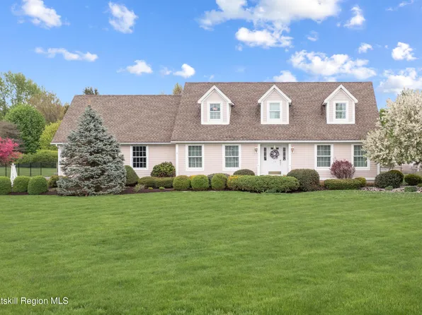 10 James Lane, Kinderhook, NY 12106