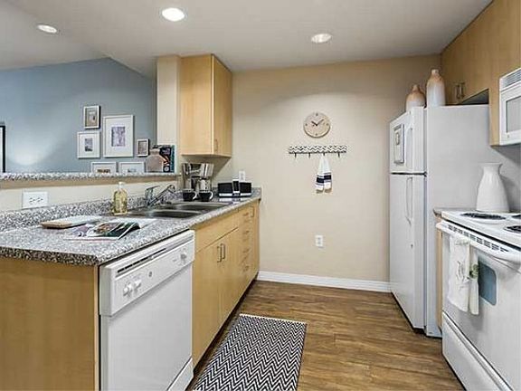 3rd image of 115 E Del Mar Blvd Unit 201