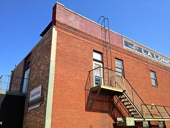 Corner condo unit