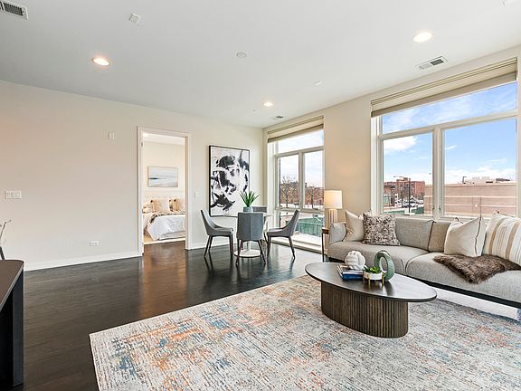 5th image of 5 N Oakley Blvd #201
