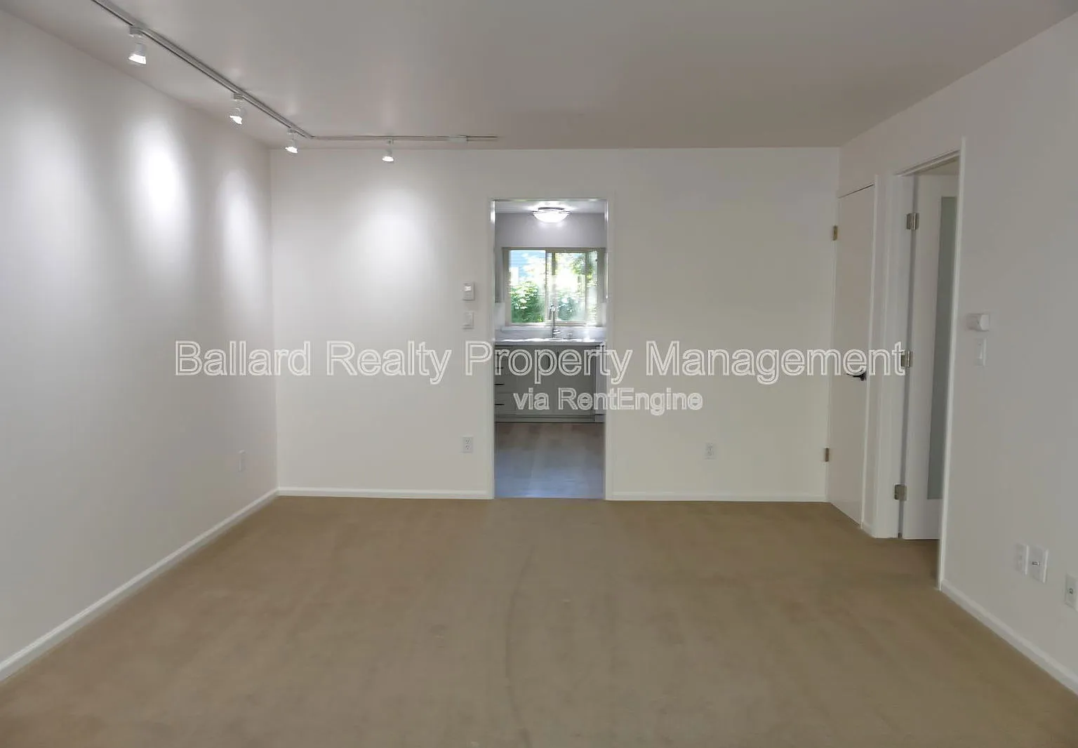 2 bed, 1.0 bath, 836 sqft, $1,995 — Photo 2