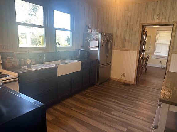 3rd image of 2411 Highland Dr