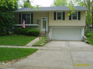 425 White Pine Rd, Buffalo Grove, IL 60089