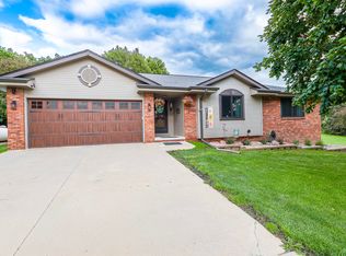 57963 Inglewood Ln, Glenwood, IA 51534