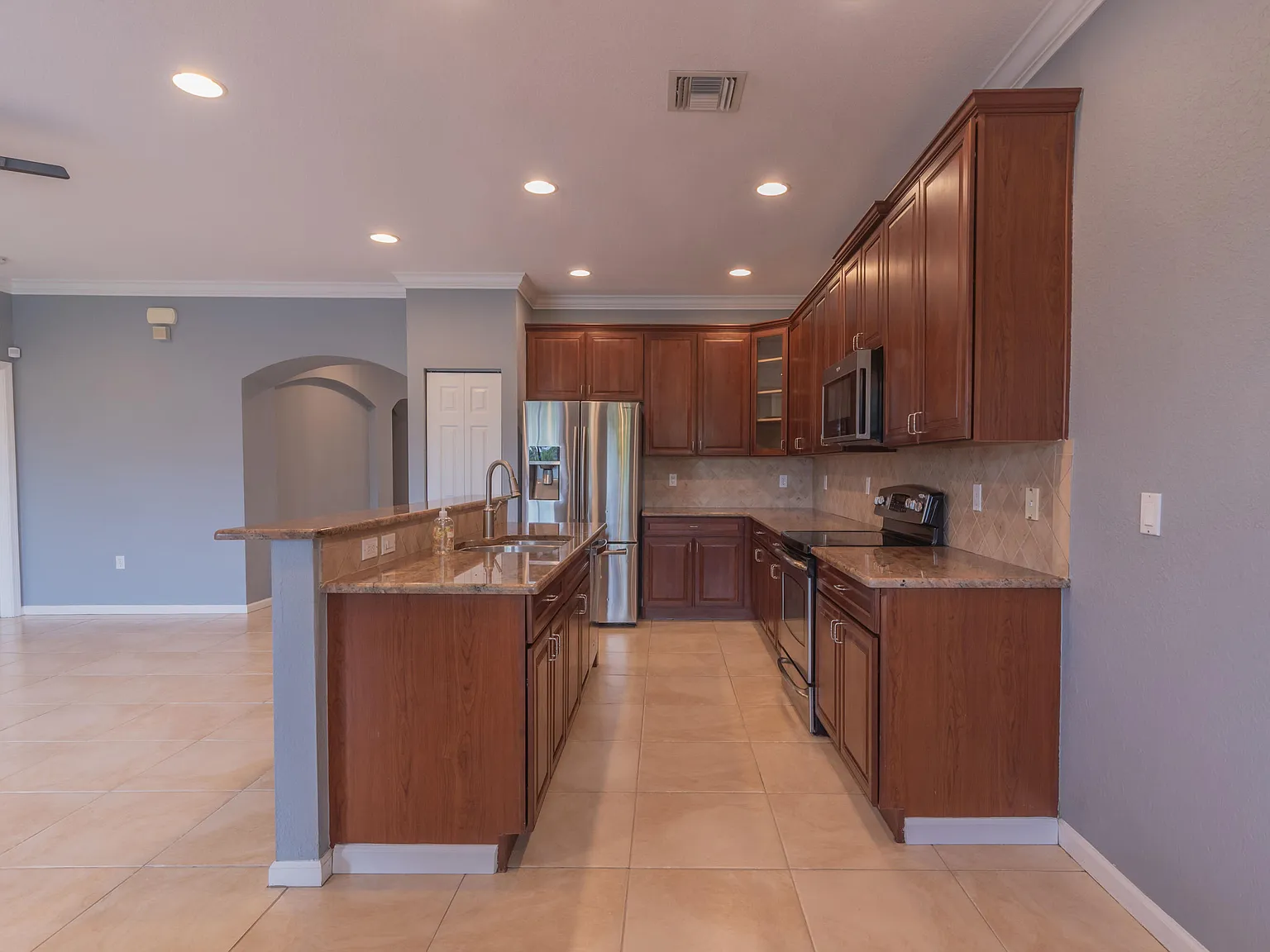 3 bed, 2.0 bath, 1700 sqft, $2,550 — Photo 4
