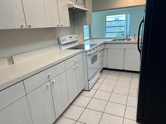 5th image of 3512 Westchester Dr