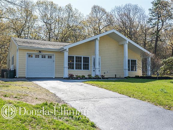3rd image of 25 Fairwood Ln