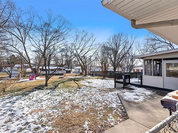 4th image of 1909 Oxford Dr