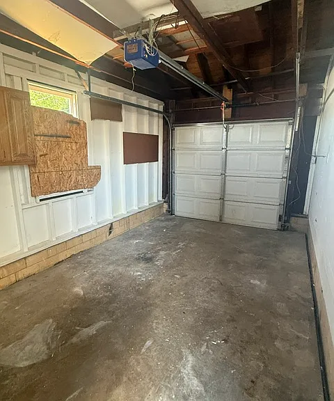 366 W South St — Photo 12