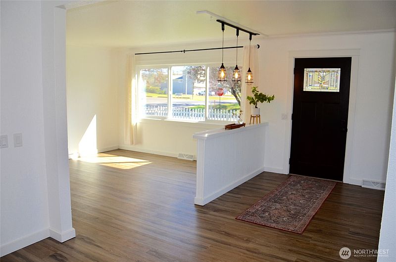 4th image of 834 Jado Place