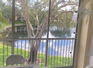 680 Wiggins Lake Dr, Naples, FL 34110