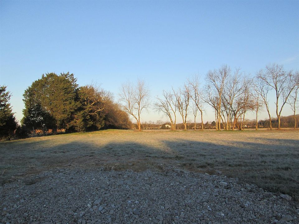 2nd image of 11 Cedar Forest Rd